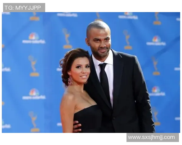 足球明星与女友甜蜜瞬间揭秘他们的爱情故事与生活点滴